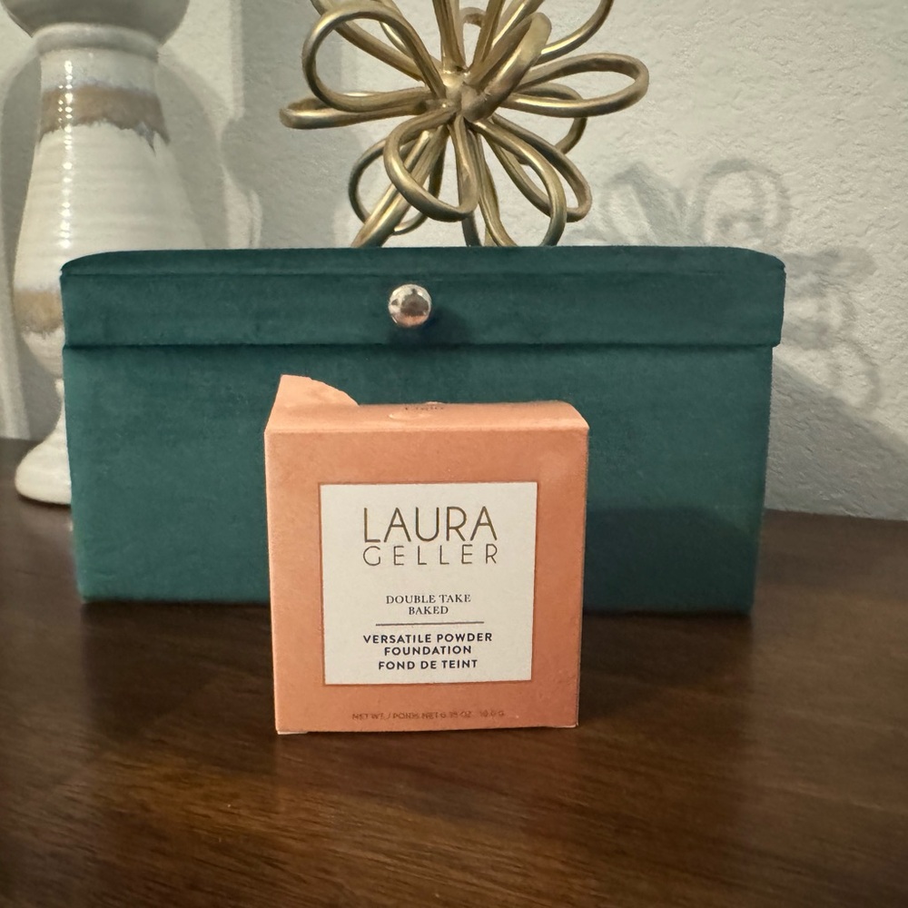 Laura Geller Double Take Baked Foundation - Light